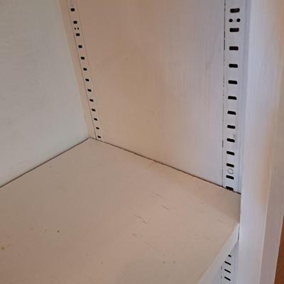 A Simple White Wooden Bookshelf (UL-SD)