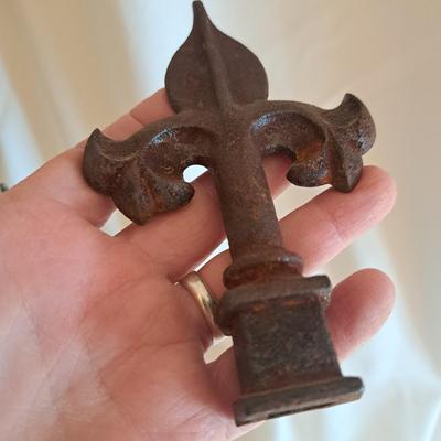 Four Metal Finials & Ornate Corbel Wall Shelf (UL-SD)