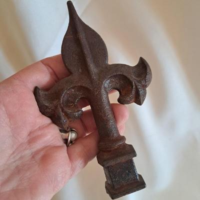 Four Metal Finials & Ornate Corbel Wall Shelf (UL-SD)