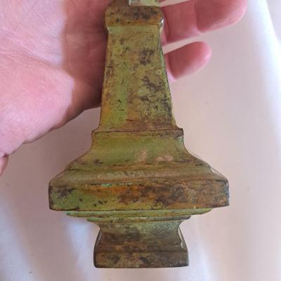 Four Metal Finials & Ornate Corbel Wall Shelf (UL-SD)