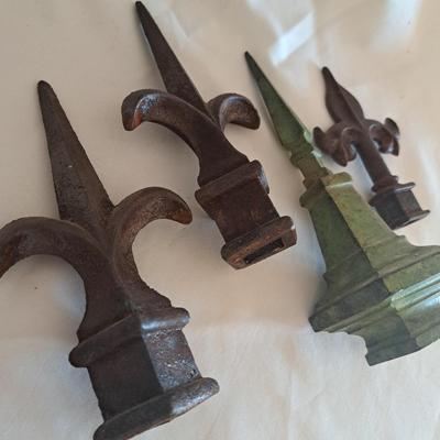Four Metal Finials & Ornate Corbel Wall Shelf (UL-SD)