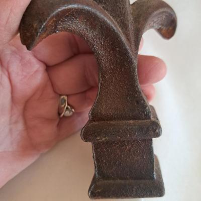 Four Metal Finials & Ornate Corbel Wall Shelf (UL-SD)