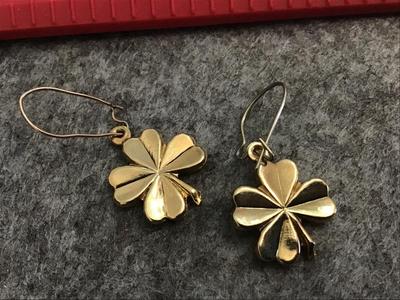 Vintage Wire Gold Tone Clover