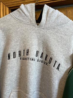 UND clothing