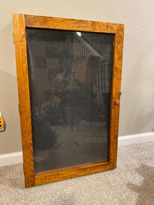 NICE TABLE TOP DISPLAY CASE WITH HASP FOR A LOCK