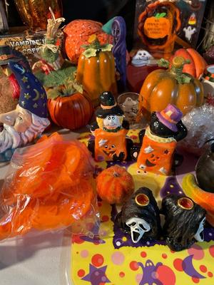 Vampire in coffin, Fall decor
