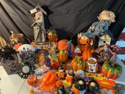 Vampire in coffin, Fall decor
