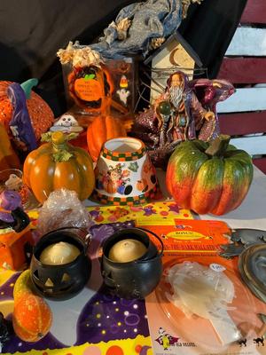 Vampire in coffin, Fall decor
