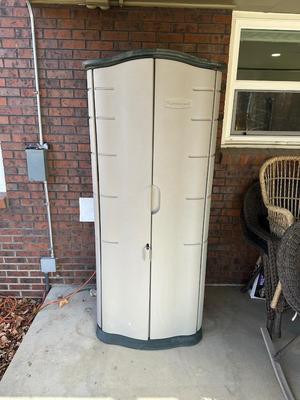 RUBBERMAID STORAGE SHED