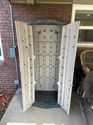 RUBBERMAID STORAGE SHED