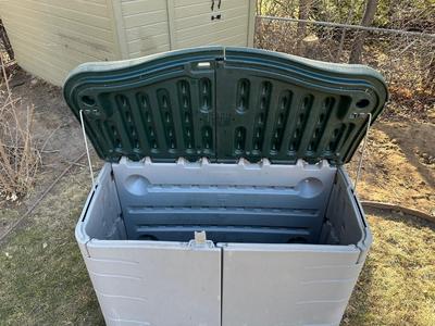 HORIZONTAL RUBBERMAID STORAGE SHED