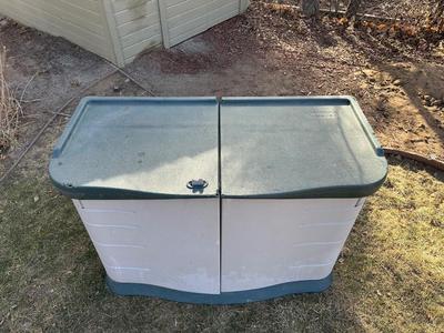 HORIZONTAL RUBBERMAID STORAGE SHED
