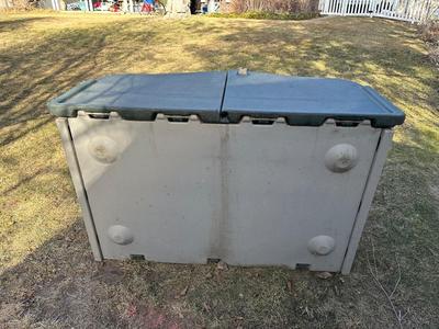 HORIZONTAL RUBBERMAID STORAGE SHED
