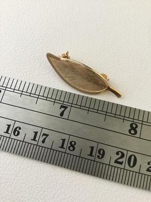 Gold tone leaf pin vintage