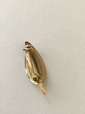 Gold tone leaf pin vintage