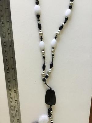 Fashion faux beaded statement necklace