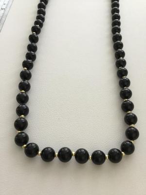 Black beaded fashion necklace