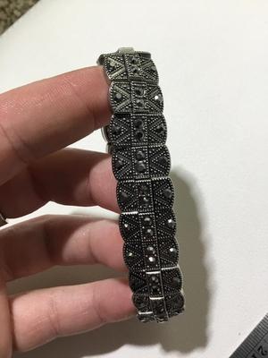 Beautiful silver tone stretchy bracelet