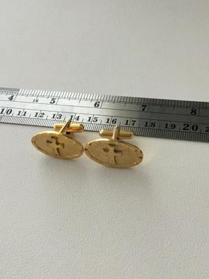 Gold tone fashion cuff links