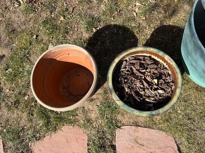 4 FLOWER POTS