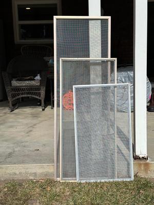 3 METAL WINDOW SCREENS, METAL LOCKING LID CAN, METAL BUCKET WITH “O” RING HANDLES AND REAL ESTATE SIGN HOLDER
