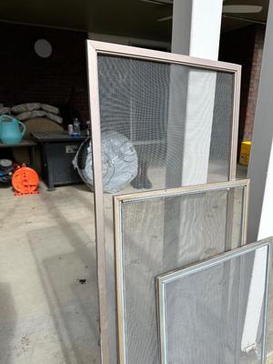 3 METAL WINDOW SCREENS, METAL LOCKING LID CAN, METAL BUCKET WITH “O” RING HANDLES AND REAL ESTATE SIGN HOLDER