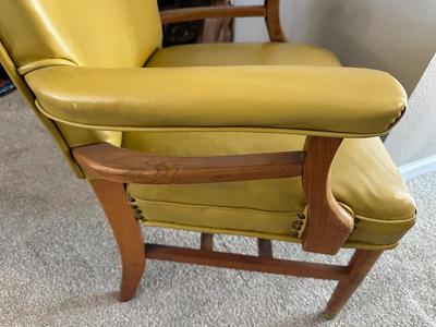 VINTAGE ARM CHAIR WITH CUSHION, NARROW END TABLE AND VINTAGE LAMP
