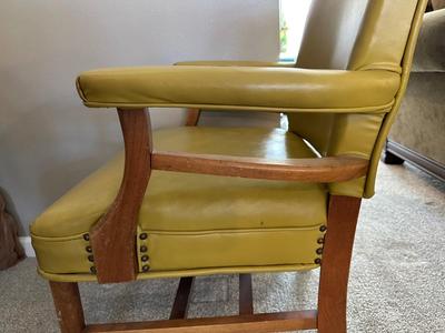 VINTAGE ARM CHAIR WITH CUSHION, NARROW END TABLE AND VINTAGE LAMP