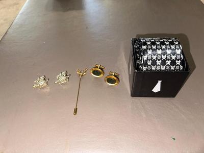 CUFF LINKS, TIE AND STAG LAPEL PIN