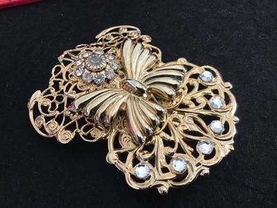 Jane Davis Signed Brooch