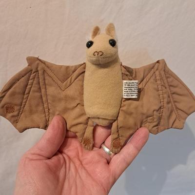Assorted Stuffed Animals and Puppets (LR-EL)