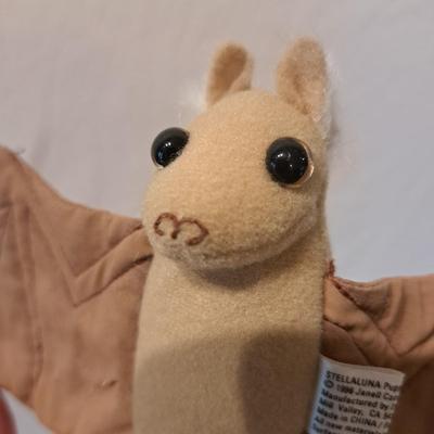 Assorted Stuffed Animals and Puppets (LR-EL)