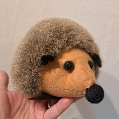 Assorted Stuffed Animals and Puppets (LR-EL)