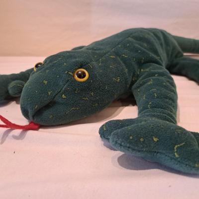 Assorted Stuffed Animals and Puppets (LR-EL)
