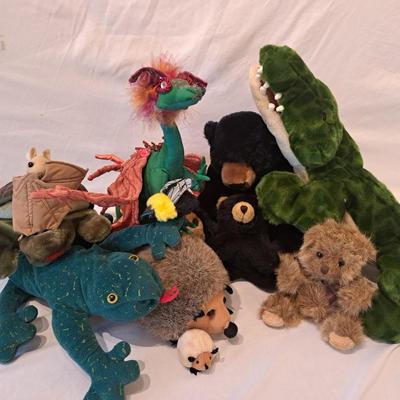 Assorted Stuffed Animals and Puppets (LR-EL)