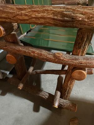 Wood-look bench