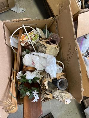 Pickers Grab Boxes!!