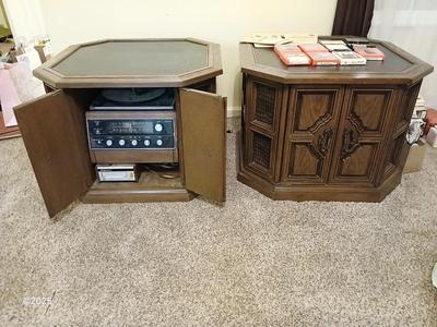 Rare Working 1970s Magnavox Drum Console Stereo end tables one with stereo - one with speakers - WORK Great! With original paperwork and...