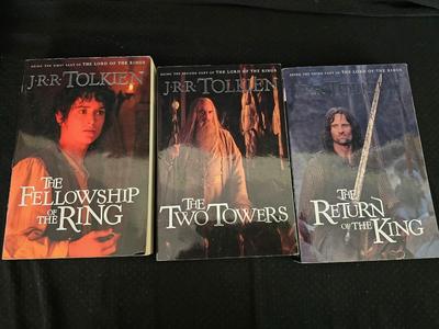 JRR TOLKIEN Lord of the Rings - The Fellowship - The two Towers - and the return of the king 3 book Collection