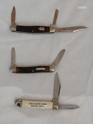 Collection of small vintage pocket knives - Eaton bank