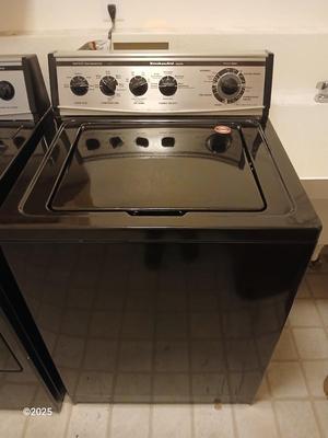 KitchenAide washing machine with center agitator