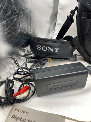 SONY DIGITAL STILL CAMERA DSC-F717
