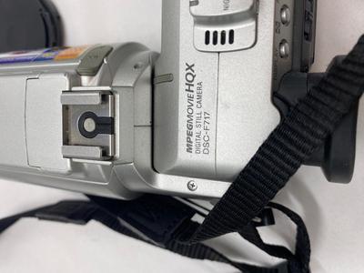 SONY DIGITAL STILL CAMERA DSC-F717