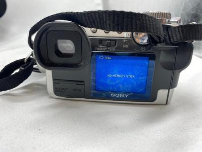 SONY DIGITAL STILL CAMERA DSC-F717