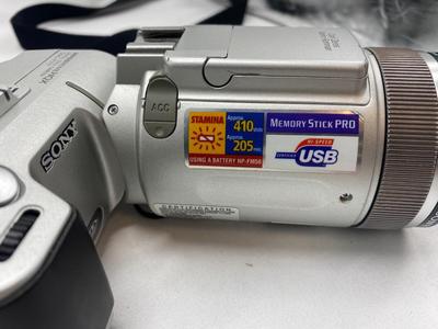 SONY DIGITAL STILL CAMERA DSC-F717