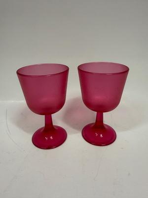 Retro hot pink Pair of Brookpark Plastic Cranberry Wine Glasses