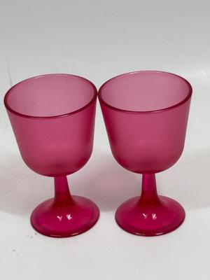 Retro hot pink Pair of Brookpark Plastic Cranberry Wine Glasses