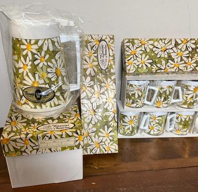 Vintage Daisies Insulated Servers by Thermo-Serv in very rare NEW condition in original boxes Pitcher & Mugs