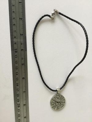 Unmarked fashion skull pendant rope necklace