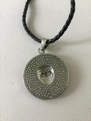 Unmarked fashion skull pendant rope necklace